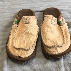 Sanuk Sandals Size 10 Tan slides
